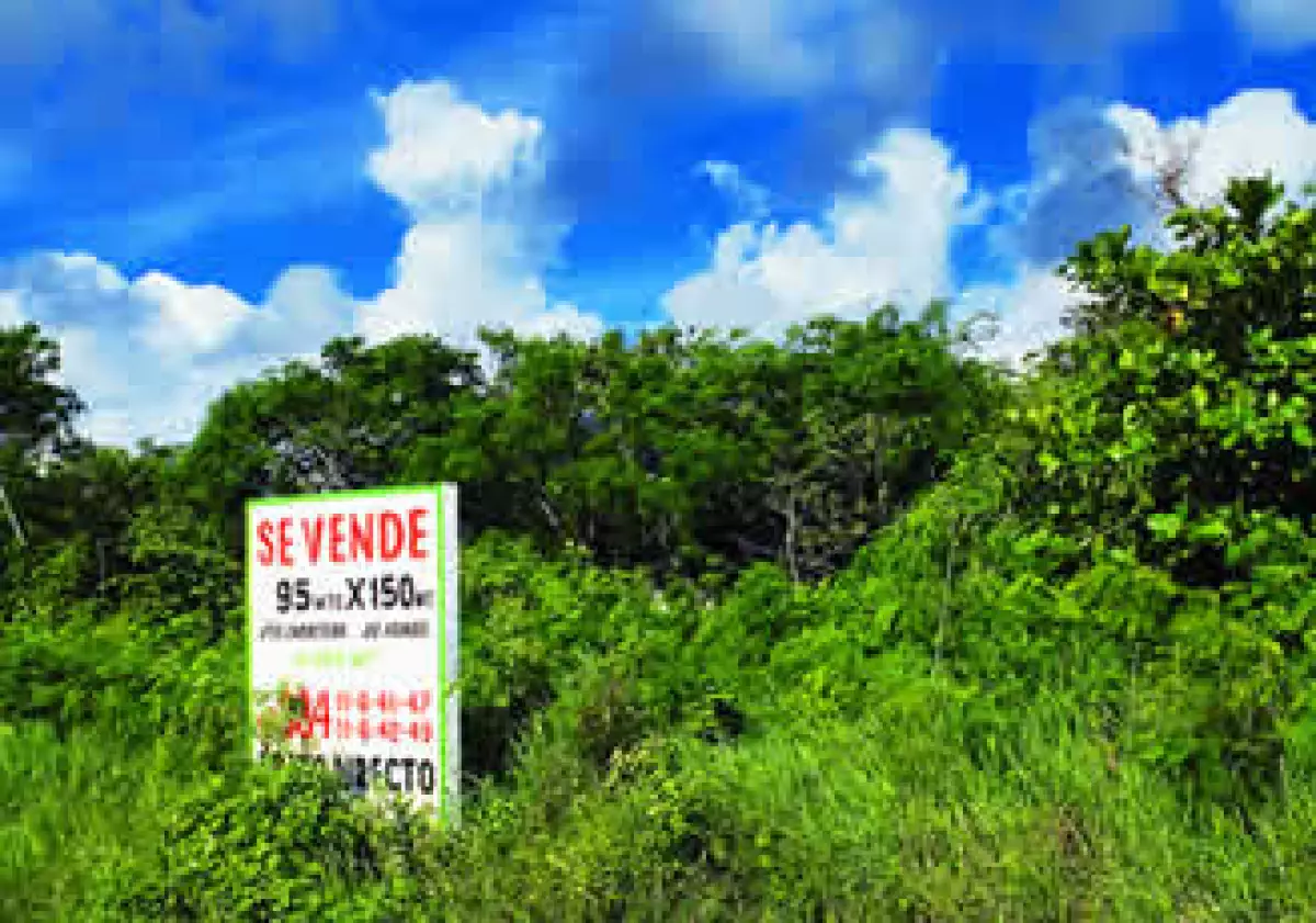 AL VUELO. El anuncio del aeropuerto de la Riviera Maya, que estará ubicado a 14 kilómetros de Tulum, rumbo a Mérida, fue uno de los detonantes del alza en el precio de la tierra. (Foto: Archivo Obras)