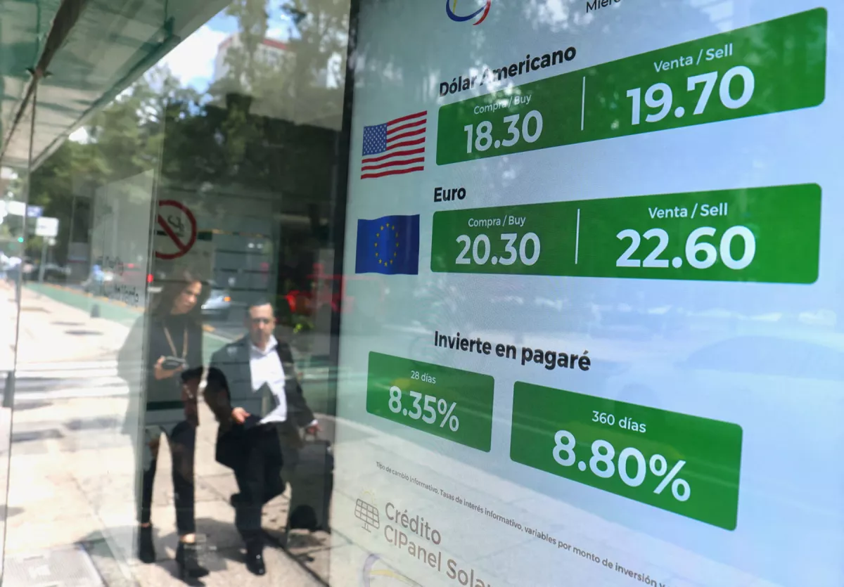 Peso recorta retroceso; sigue aversión al riesgo por reformas en México