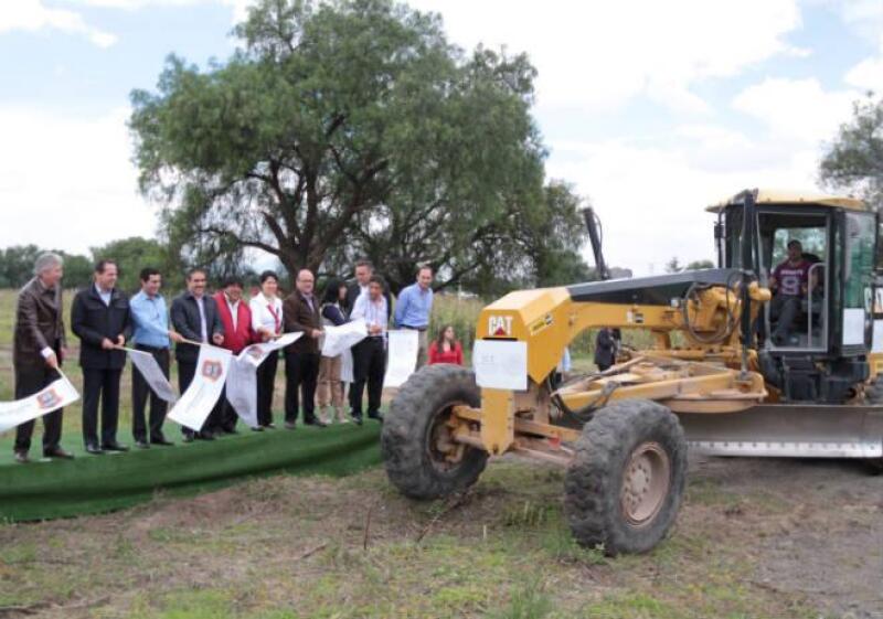 Banderazo a construcci�n de autopista Pir�mides-Texcoco
