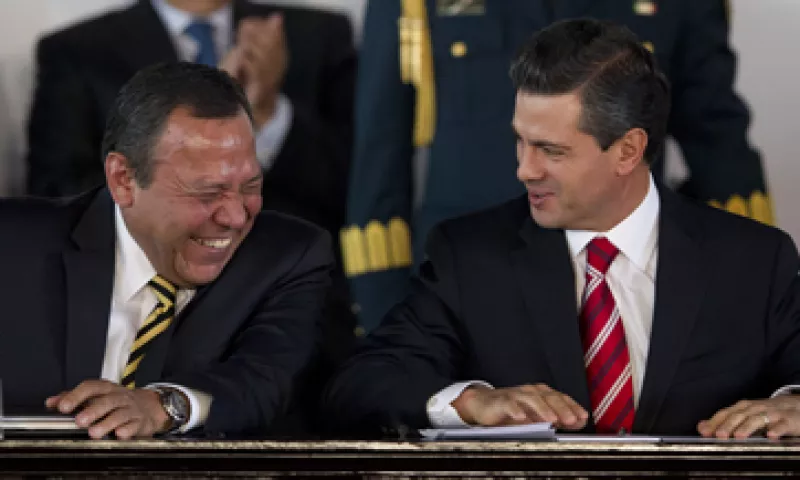 Zambrano (izq) confió en que el Tribunal Electoral determine que existieron violaciones al reglamento de fiscalización en el caso Monex. (Foto: AP)