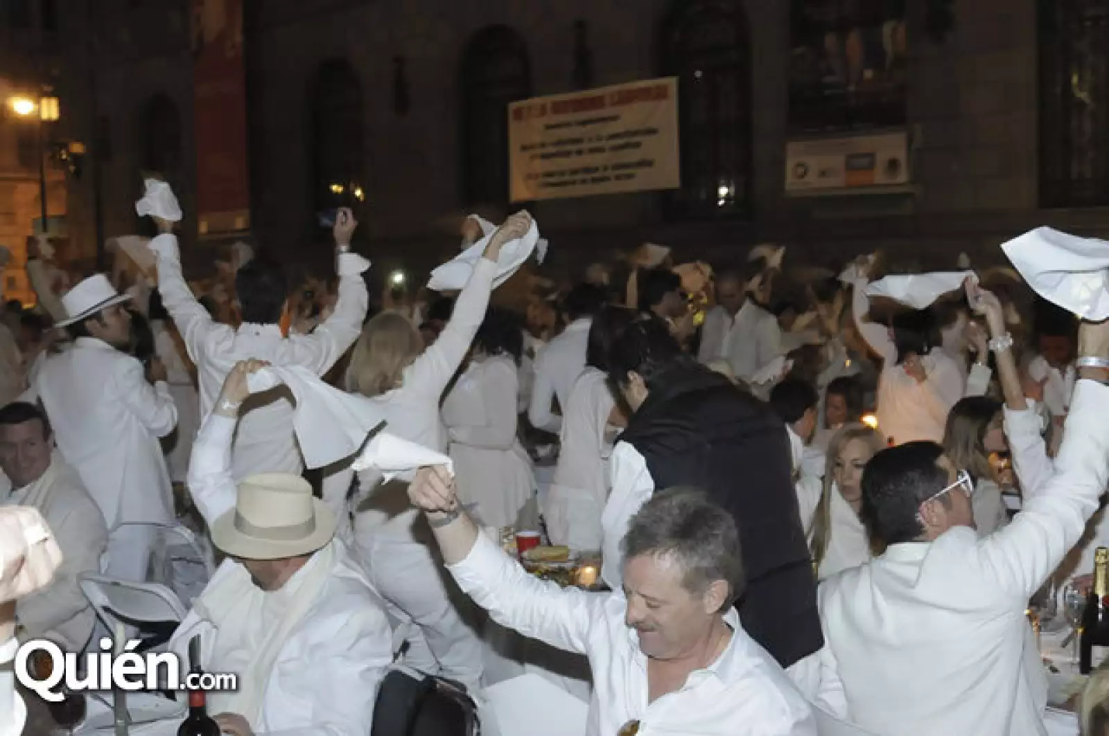 Diner en Blanc