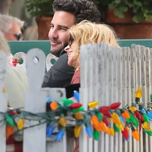 Su rostro no podía ser de más felicidad, Pau y Gerardo en el restaurante The Ivy, en California.