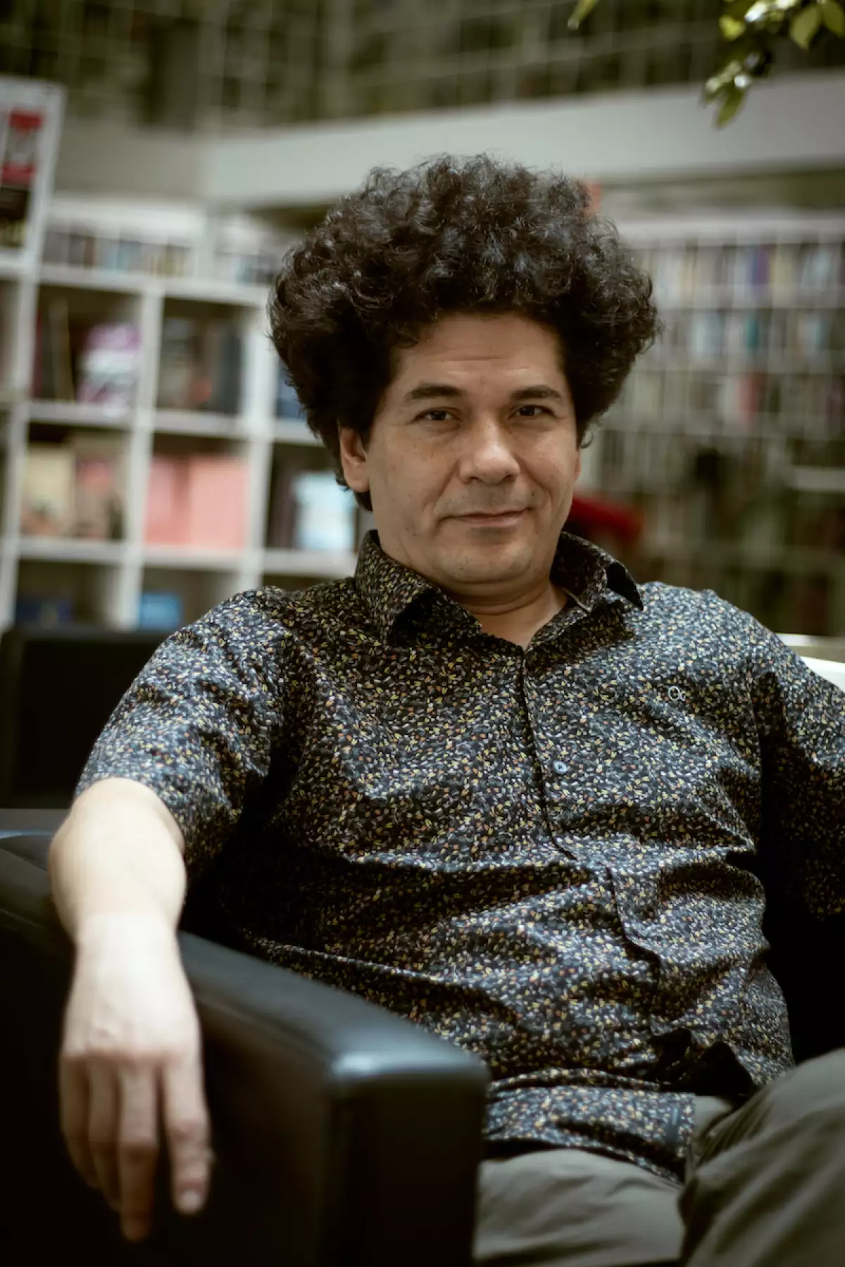 Juan Pablo Villalobos, buscar la literatura en la felicidad