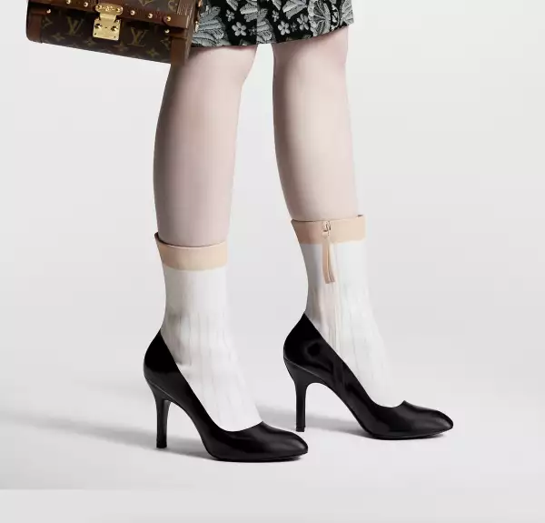 Las botas con forma de pierna real dividen de Louis Vuitton dividen al internet