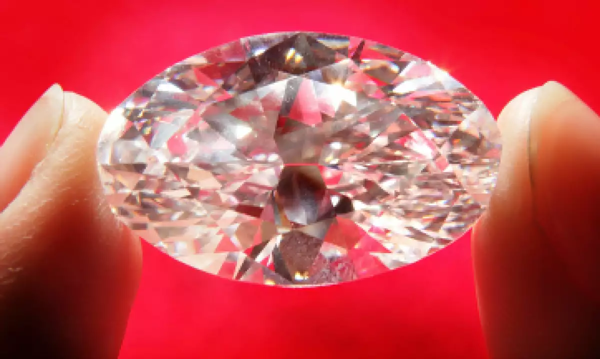 Los científicos han creado una sustancia que puede aventajar a un diamante en dureza y brillo, a base de carbón. (Foto: Getty Images)