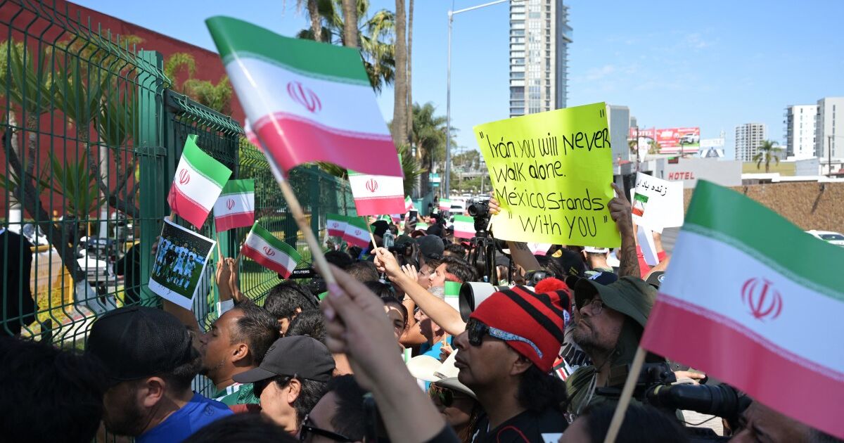 IRÁN LLEGA A EU ENTRE TENSIÓN Y PROTESTAS