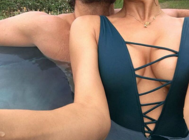 La modelo presumió la foto del date con su novio, en la que se puede ver el hot body de los dos.