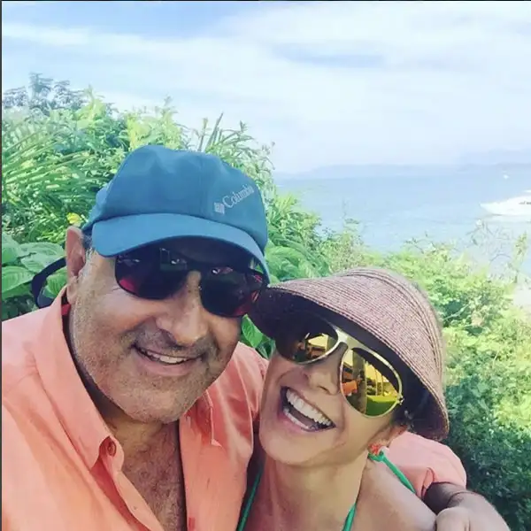 La pareja lleva dos años de relación y la fórmula que utilizan es mantener su vida personal fuera de los medios.&nbsp; Aquí están recibiendo el 2016 en Acapulco.