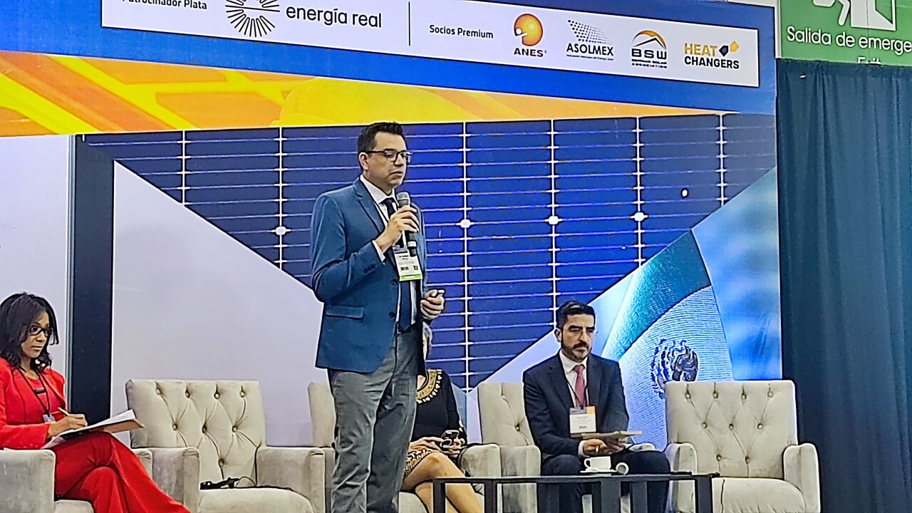 Generación solar vive contrastes: grandes parques pierden impulso, mientras paneles en techos crecen