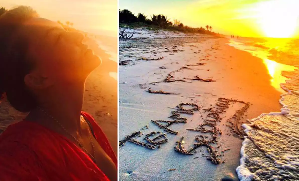 Por su parte Angelique no pudo evitar ponerse romántica en el ocaso y escribir el nombre de su amado sobre la arena mojada.