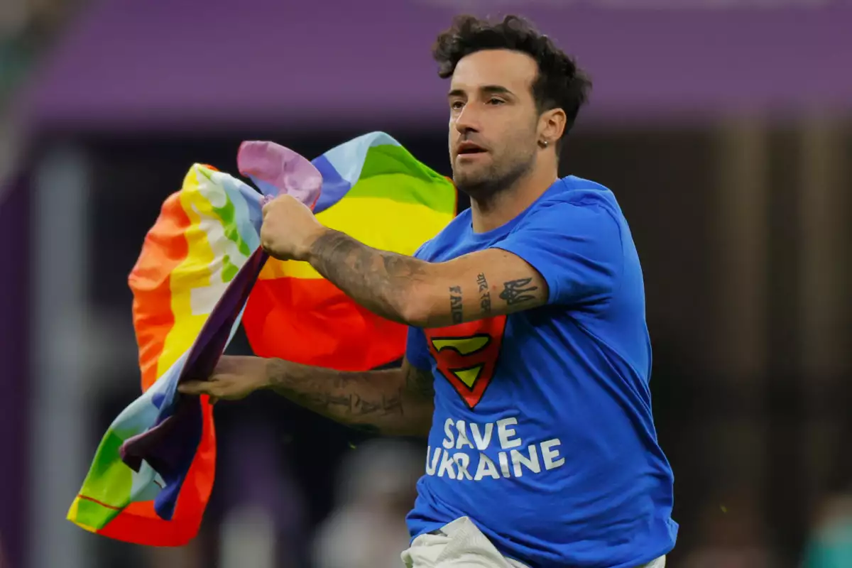 liberan-hombre-bandera-lgbt-qatar