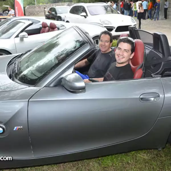 Rafael Quezada Padre y Rafael Quezada Hijo,orgullosos participantes con sus autos de colección