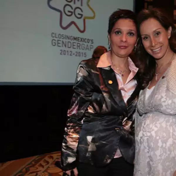 Sylvia Elisa Hernandez, directora corporativa de mercadotecnia global de Gruma y número 24 del ranking, con Carla Juan Chelala, directora general de mercadotencia Banorte-Ixe y número 26 del listado.