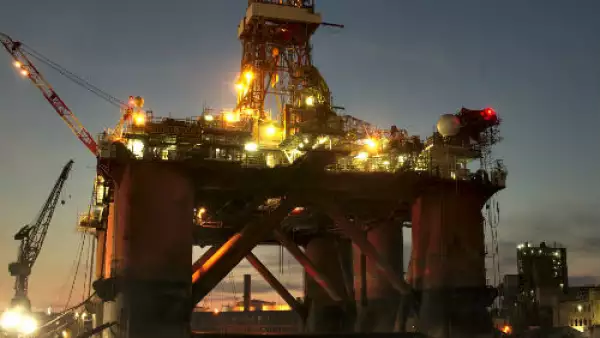 plataforma petrolera noche
