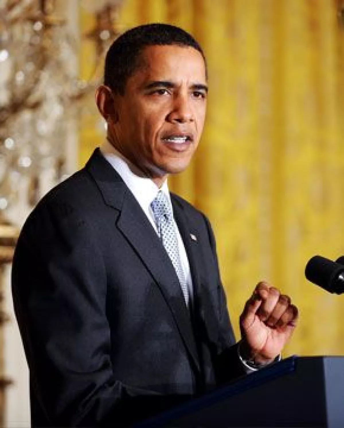 El presidente de Estados Unidos dijo hoy que los colegios deberían considerar la suspensión de sus actividades si se agrava la epidemia de la influenza porcina.