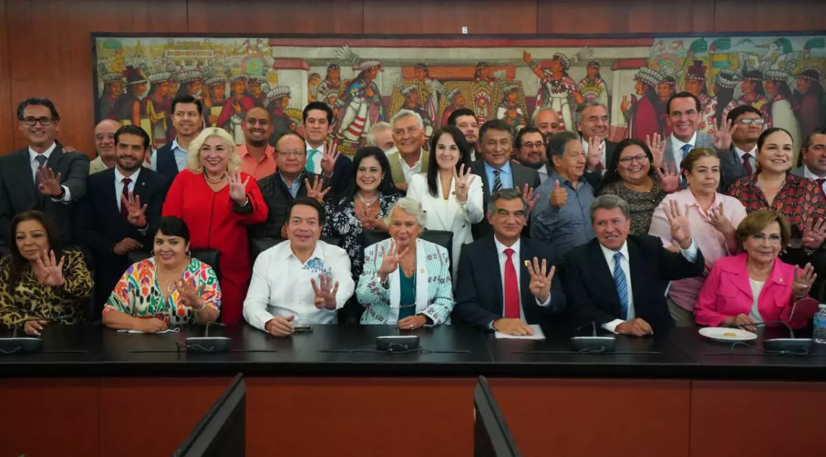 El candidato de Morena al gobierno de Tamaulipas, Américo Villarreal recibió el espaldarazo de bancada de senadores de su partido.