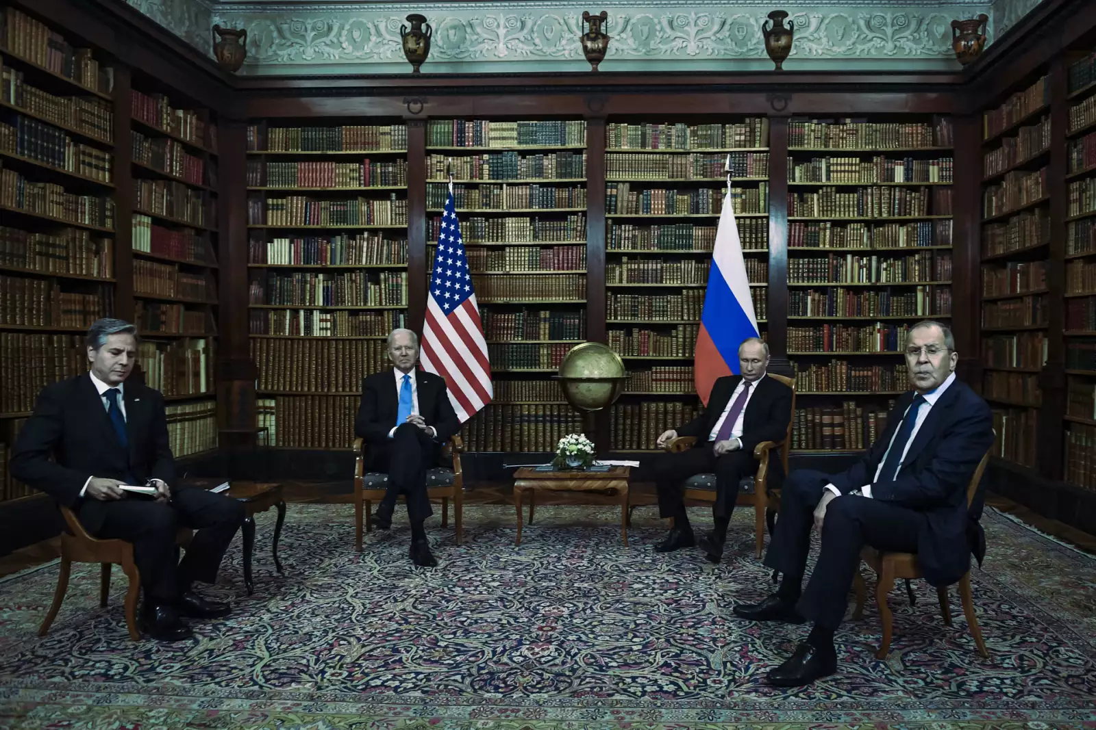 En la reunión también participaron el secretario de Estado de Estados Unidos Antony Blinken, y el canciller ruso Sergei Lavrov. 