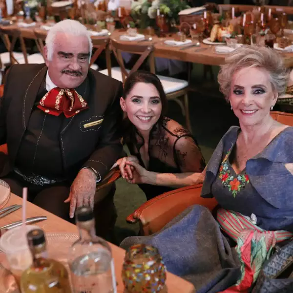 Vicente Fernández, Alejandra Fernández y Cuquita