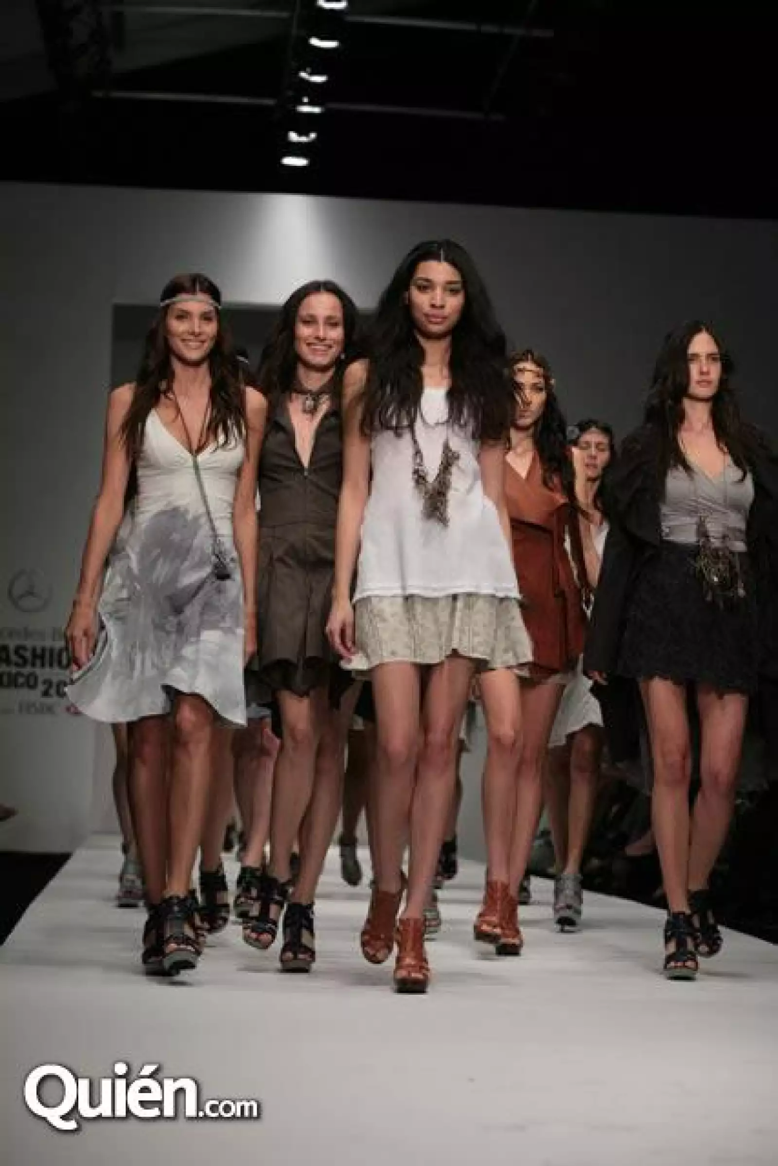 Pasarela Elena Gomez Tusseian