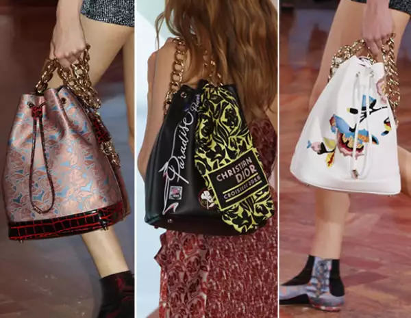 Se vieron  muchas bucketbags en el desfile.