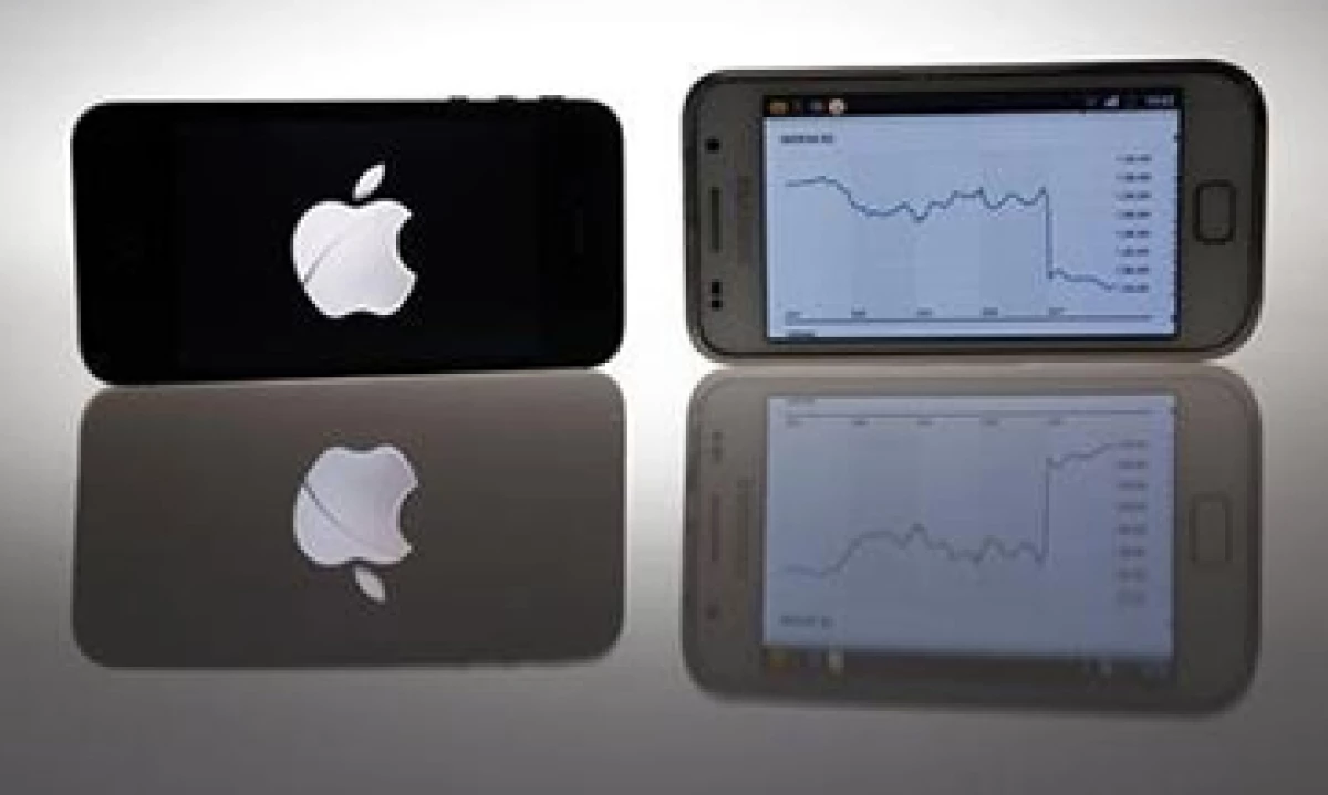 Las acciones de Apple cayeron más de 6% el miércoles, y este jueves el valor de la empresa baja de los 500,000 mdd. (Foto: Reuters)