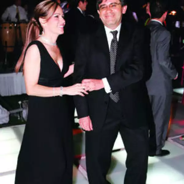 Mónica Garibay, Carlos Cisneros