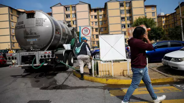 Entrega de agua en la CDMX