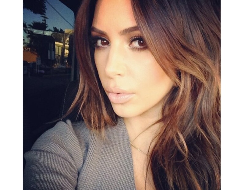 Este fin de semana, Kim mostró en Instagram que regresó a su tono original de pelo.