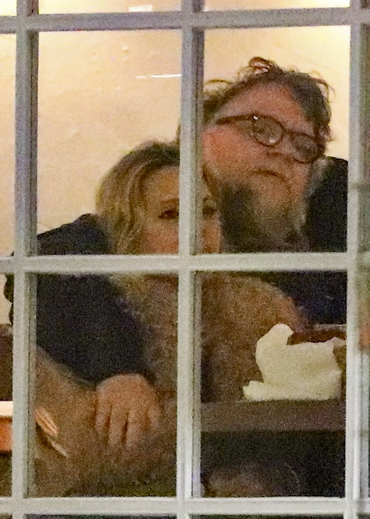 Guillermo del Toro junto a su esposa Kim Morgan.
