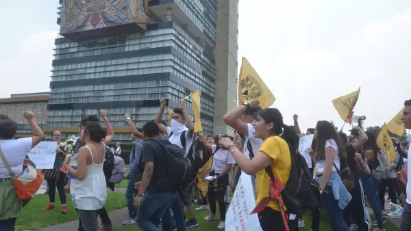 Marcha_estudiantes_CCH-2.jpg