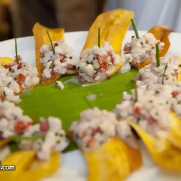 Ceviche de Robalo en Plátano Macho