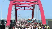 El puente Nichupté en Cancún se construyó sobre una laguna que obligó a modificar la ingeniería tradicional
