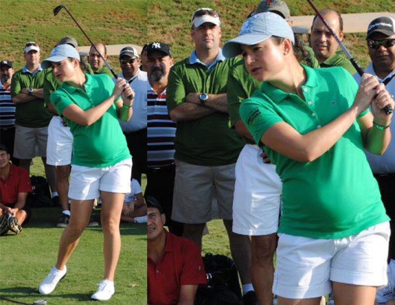 Lorena presumió pancita y técnicas de golf.