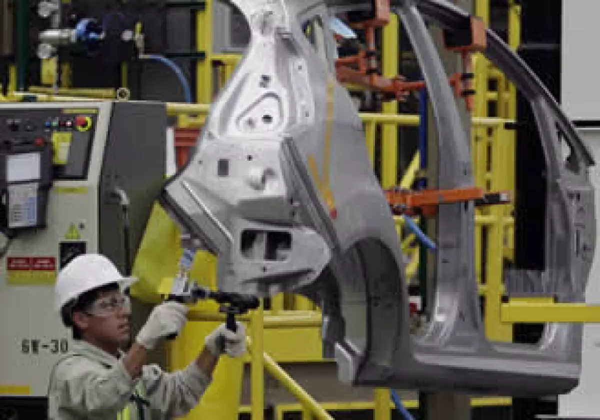 Las armadoras desarrollan autos eléctricos e híbridos, pero las acciones ambientales no se limitan sólo a eso. Las marcas con presencia en México trabajan en acciones que van desde la eficiencia en el uso de la energía y reciclaje de materiales, hasta pla