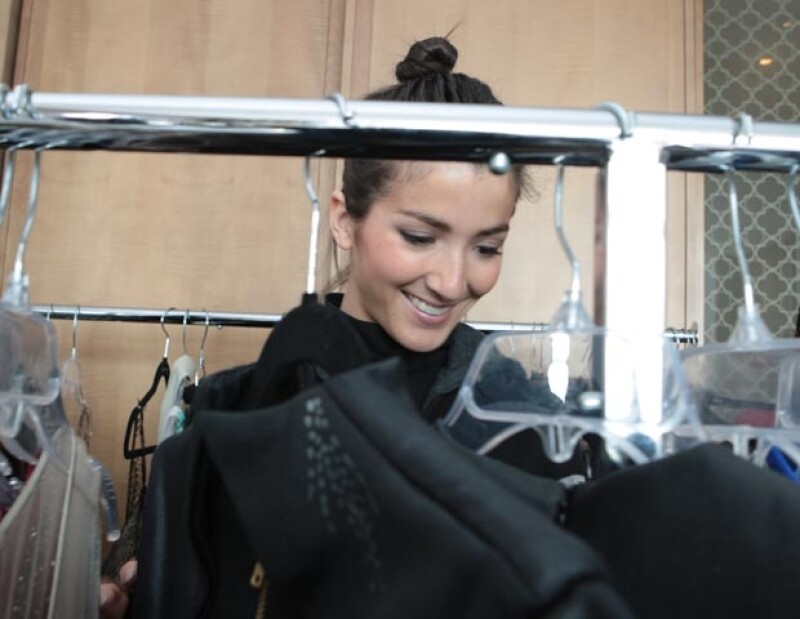Como cualquier mujer, Eréndira disfrutó buscar en los racks varios vestidos.