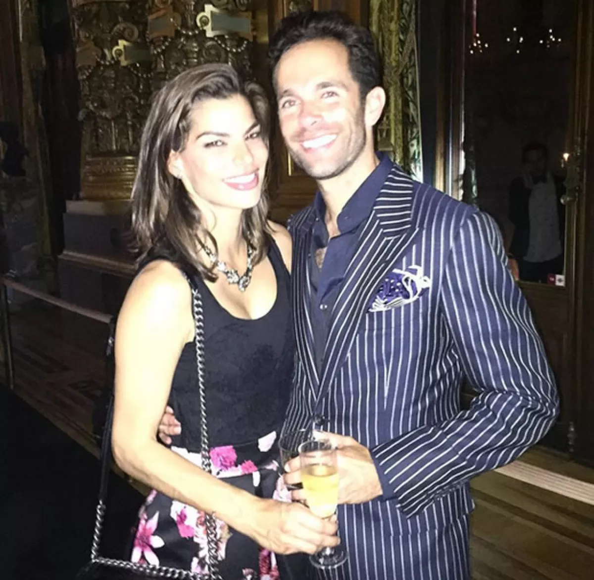 Aquí la primer foto que una amiga de Bárbara publicó de la pareja.