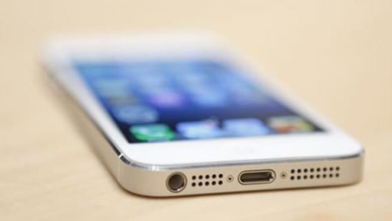 Los nuevos conectores del teléfono iPhone 5 de Apple durante un evento de medios en San Francisco