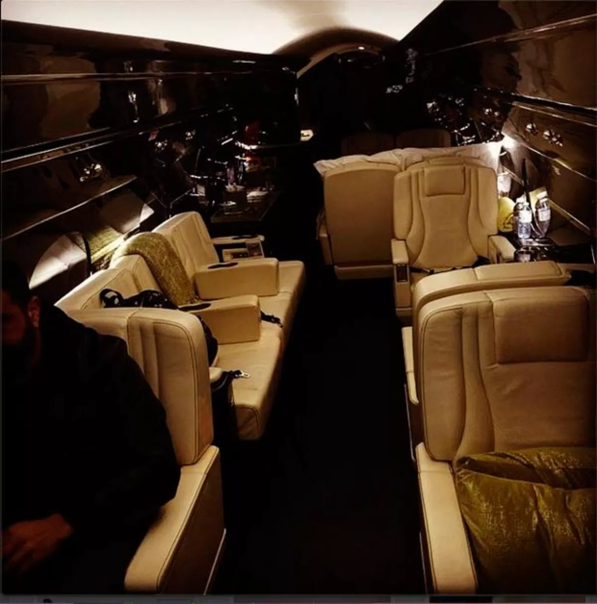 Este es el interior de la aeronave.