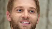 Mike Vogel es una superestrella potencial en ascenso. No puedes perderle la pista ahora que estrena impactante show.