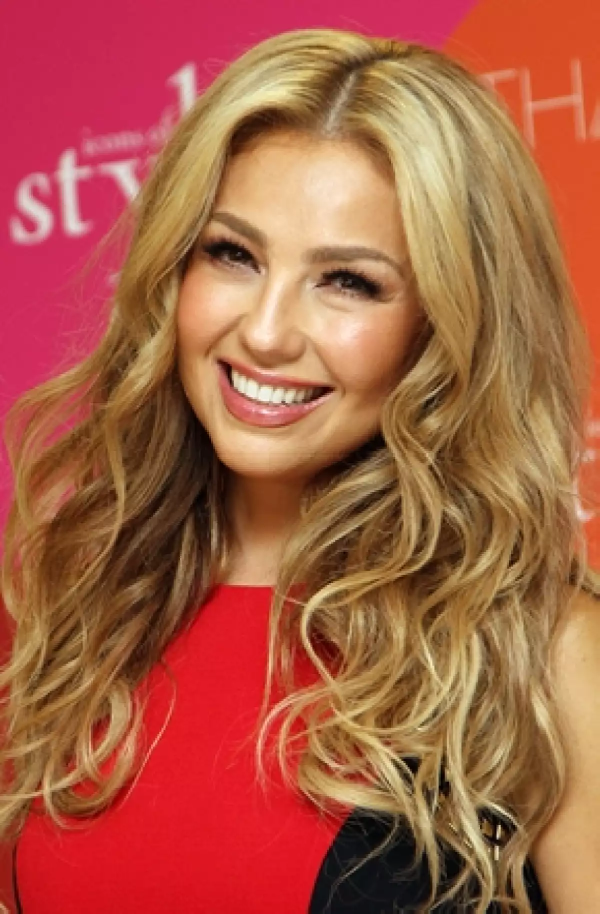 La risueña celebridad fue nombrada icono de estilo del año.