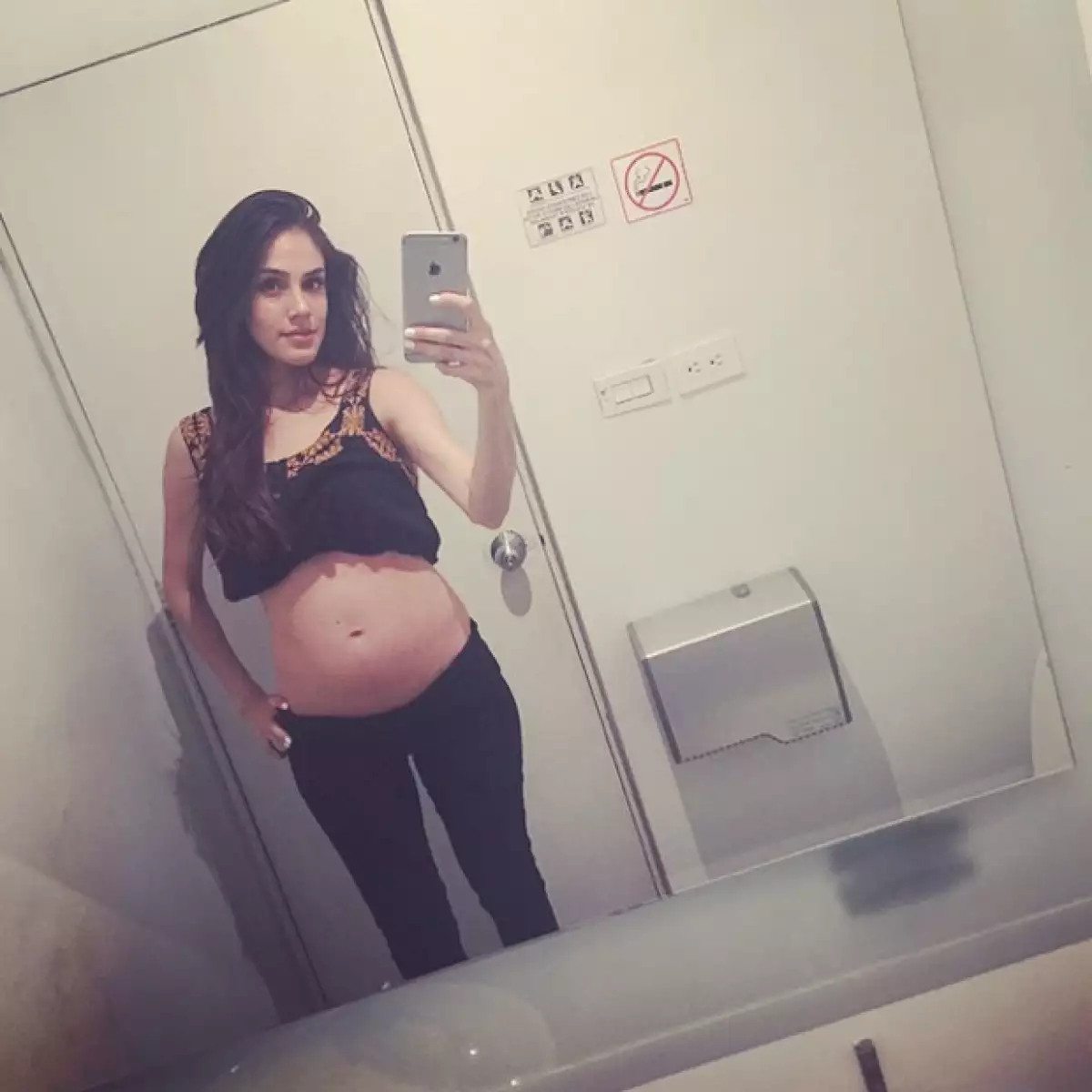 La actriz publicó en Instagram una imagen de cómo ha cambiado su cuerpo durante la espera de su primer bebé junto a su esposo Leo de Lozanne.