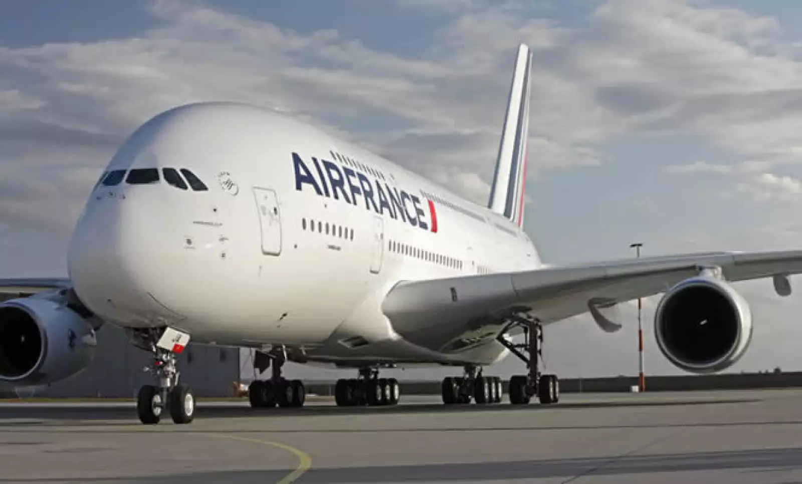 El 23 de noviembre de 2009, Air France realizó su primer vuelo comercial en A380 entre París-Charles de Gaulle y Nueva York.