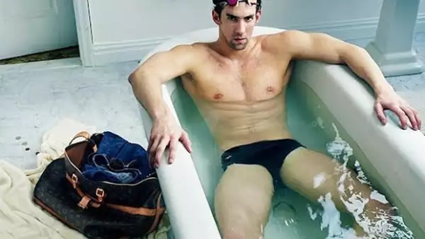 De acuerdo al artículo 40 del reglamento Internacional del Comité Olímpico, ningún deportista puede participar en una campaña mientras éstos se lleven a cabo.