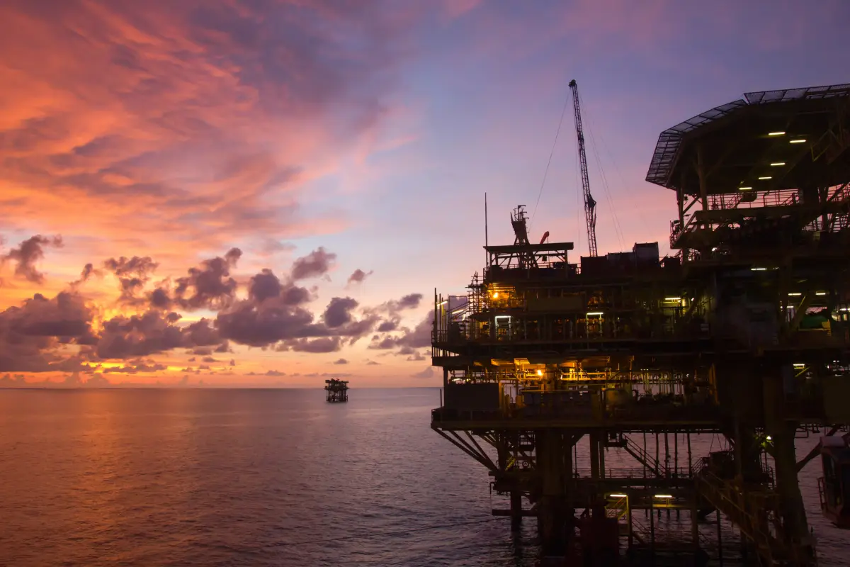 El campo Zama se encuentra a una profundidad de 150 metros, lo que representa complejidades técnicas que aún no han sido exploradas del todo por Pemex.