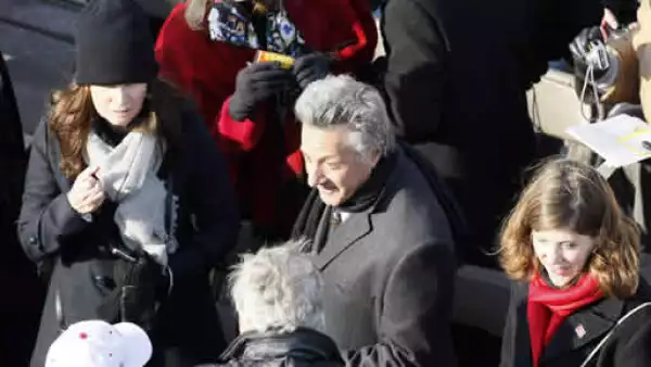 El actor Dustin Hoffman y su esposa Lisa, al momento de llegar al acto.