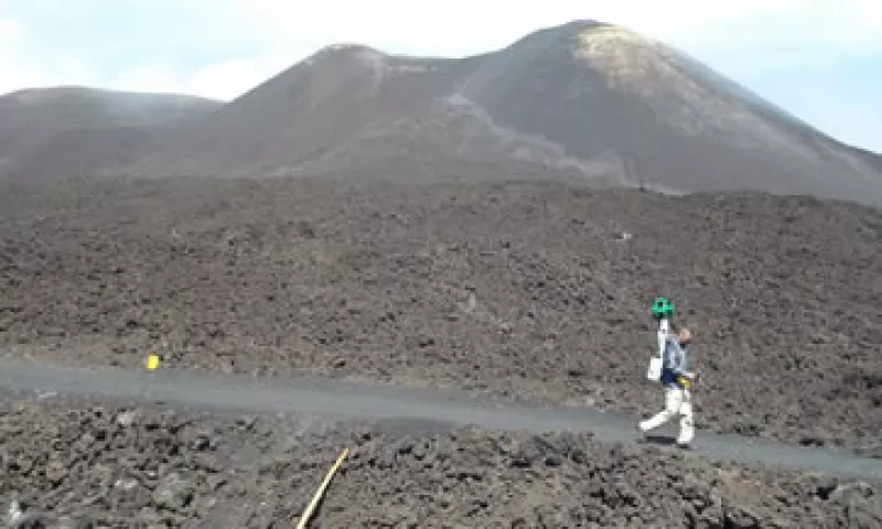 Un Trekker de Google subiendo el Monte Etna. (Foto: Google Maps)