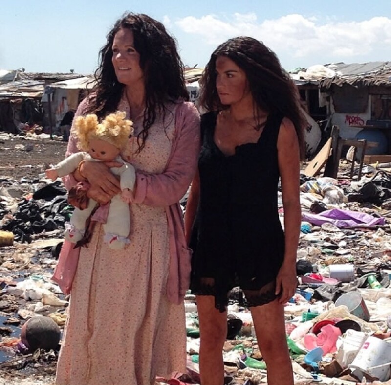 Maite con Érika Buenfil durante una escena.
