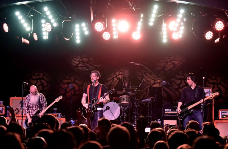 El grupo Eagles Of Death Metal aún no logra asimilar lo ocurrido el viernes 13 de noviembre, sin embargo los han mandado mensajes para los familiares de las víctimas, incluyendo miembros de su staff.