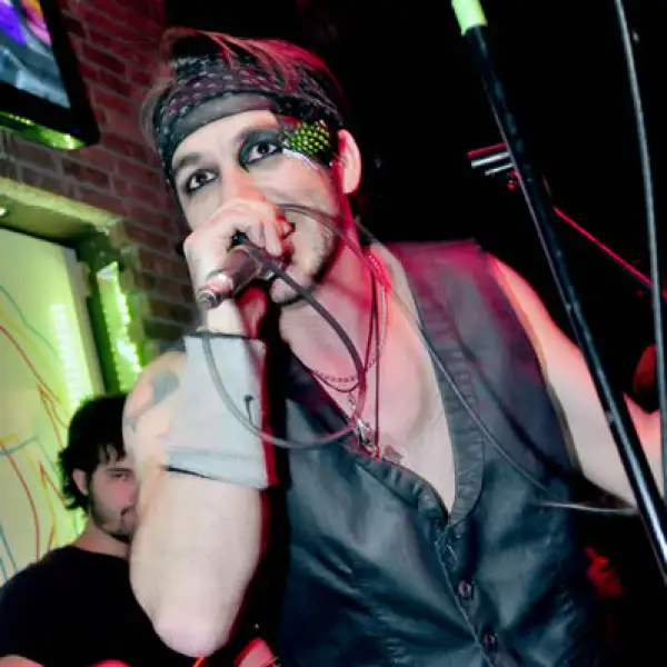 Alberto Sada presenta Tributo a Moderatto