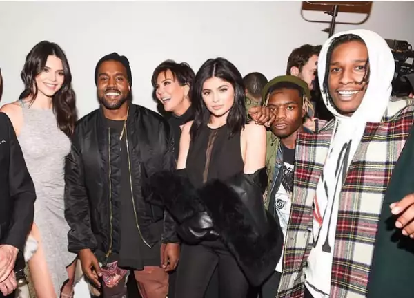La familia de Kim adora a Kanye y no podían dejar de ir a su show.